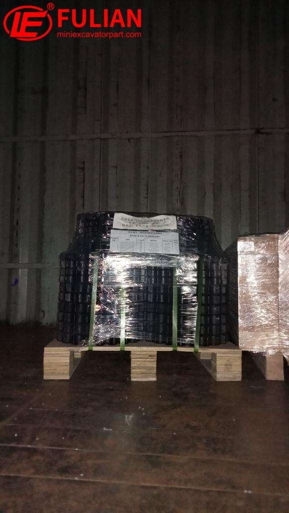 to belarus，sprockets and bottom rollers loaded 1