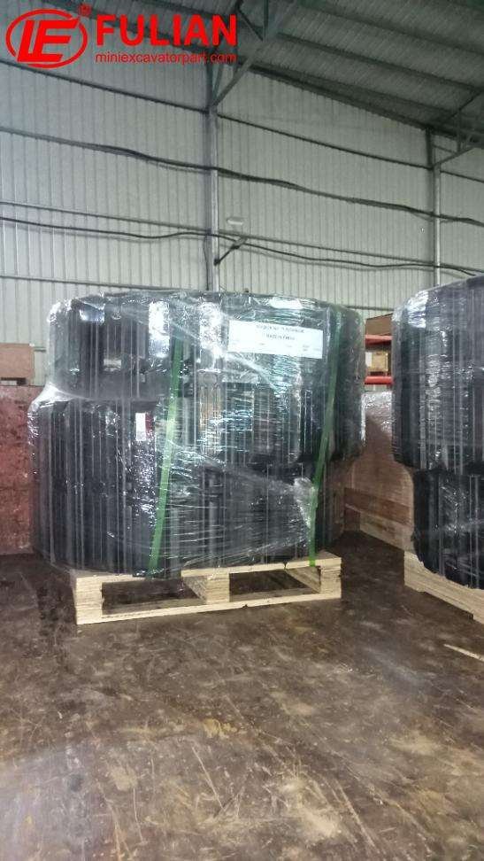 fulian’s rubber track pads for yanmar sv100 2 touch down in canada! (2)