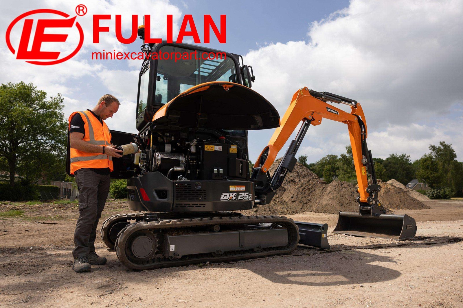 compact power meets transport ease with develon’s new dx25z 7 mini excavator (2)